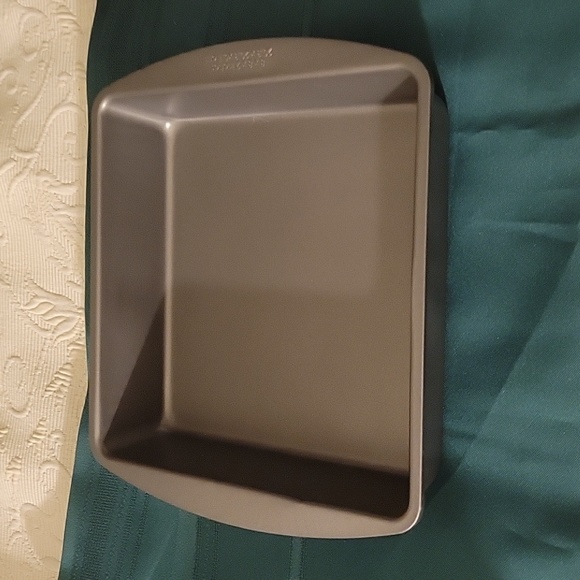 (4) Chicago Metallic Bakeware Set - Picture 8 of 13